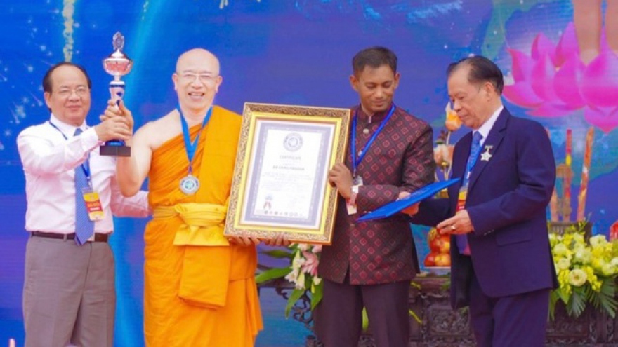 Ba Vang Pagoda sets new world record